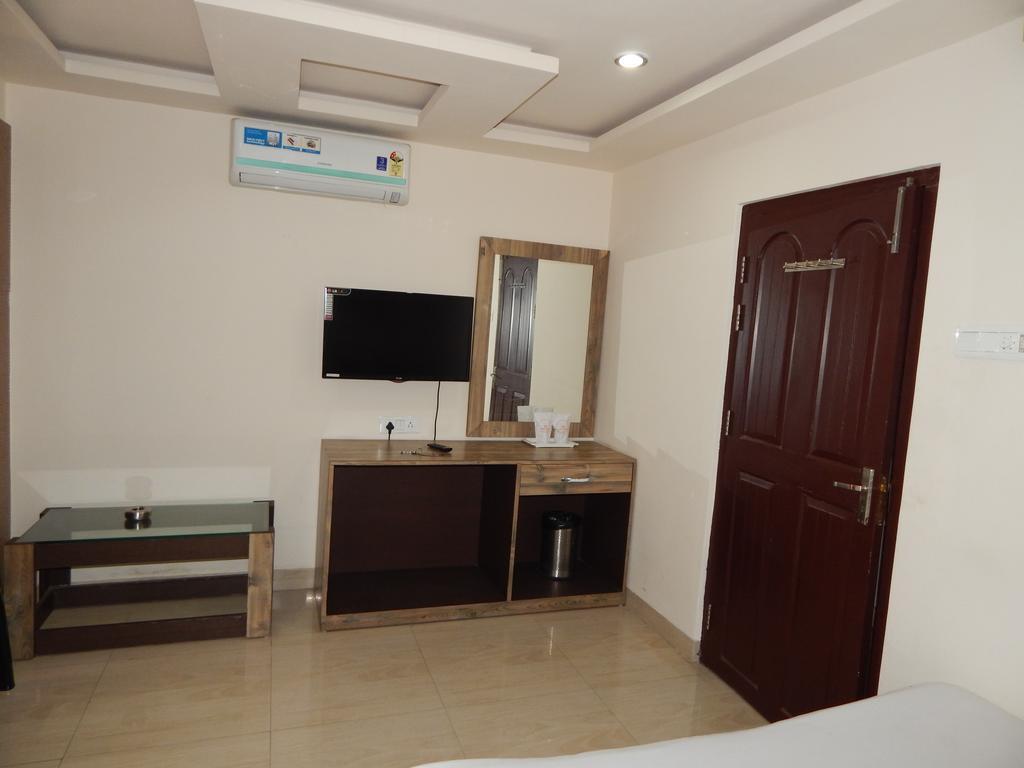 Breeze Hotel Siliguri Exteriör bild