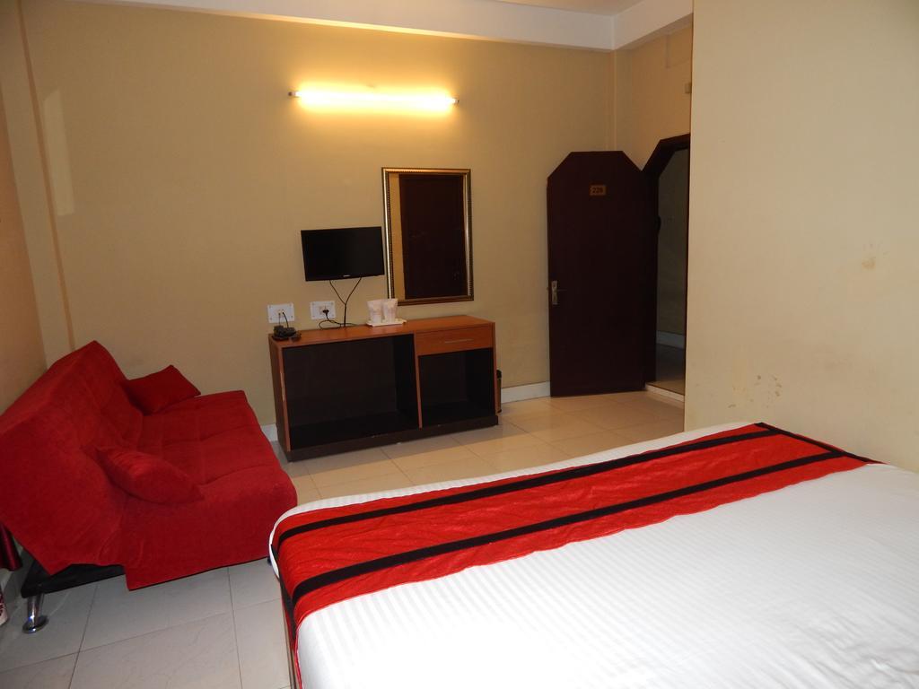Breeze Hotel Siliguri Exteriör bild