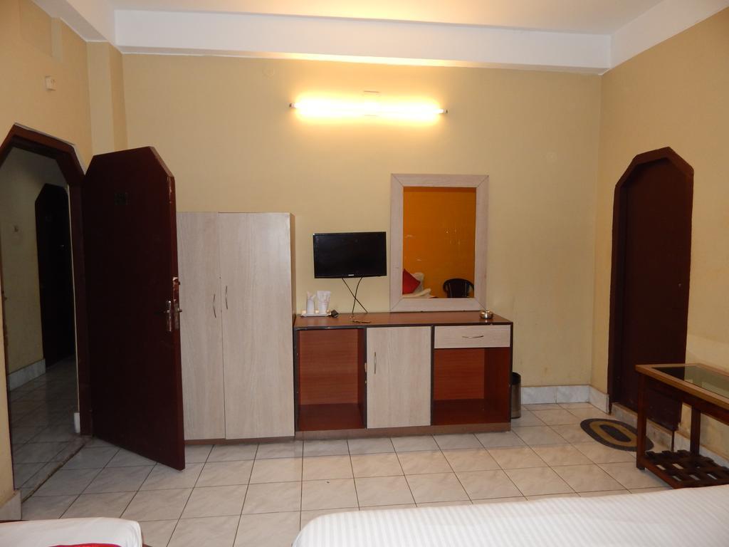 Breeze Hotel Siliguri Exteriör bild