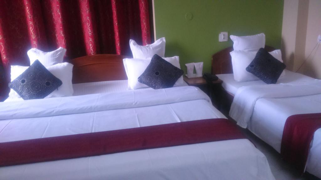 Breeze Hotel Siliguri Rum bild