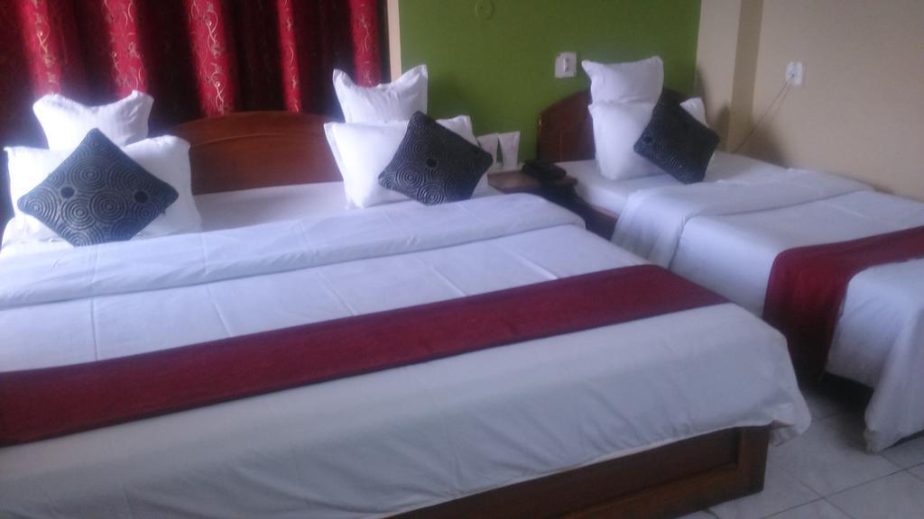 Breeze Hotel Siliguri Rum bild