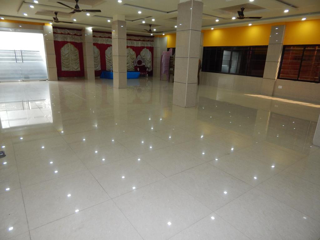 Breeze Hotel Siliguri Exteriör bild