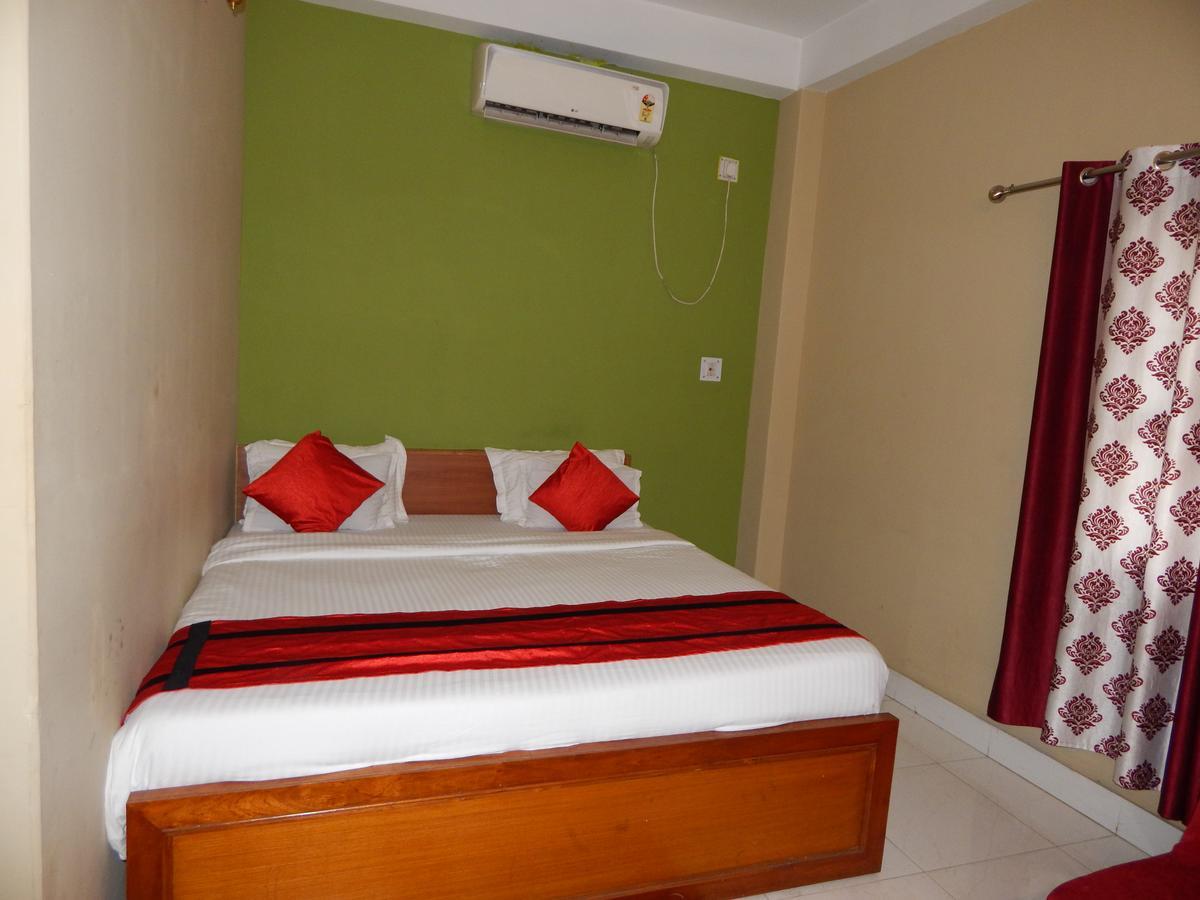 Breeze Hotel Siliguri Exteriör bild