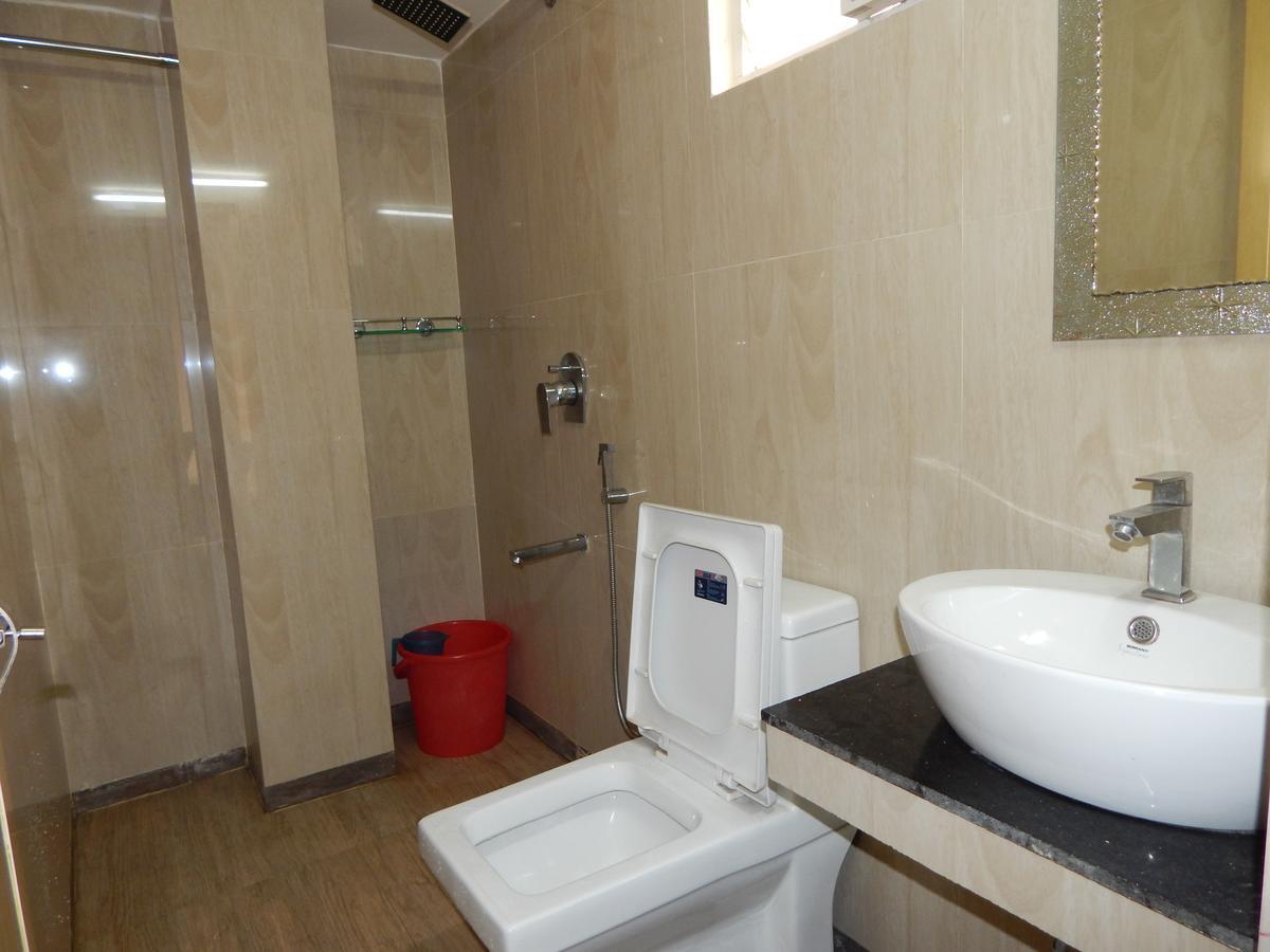 Breeze Hotel Siliguri Exteriör bild